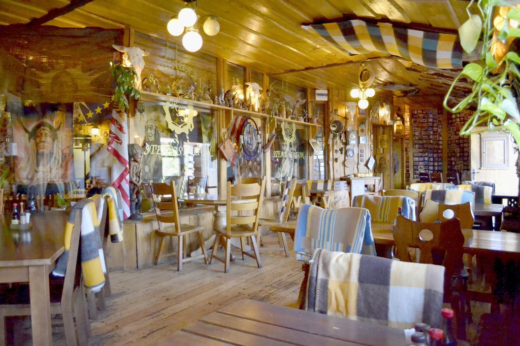 Restaurant A Penzion Steak Station Пардубіце Екстер'єр фото